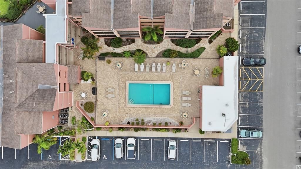 For Sale: $165,000 (1 beds, 1 baths, 593 Square Feet)