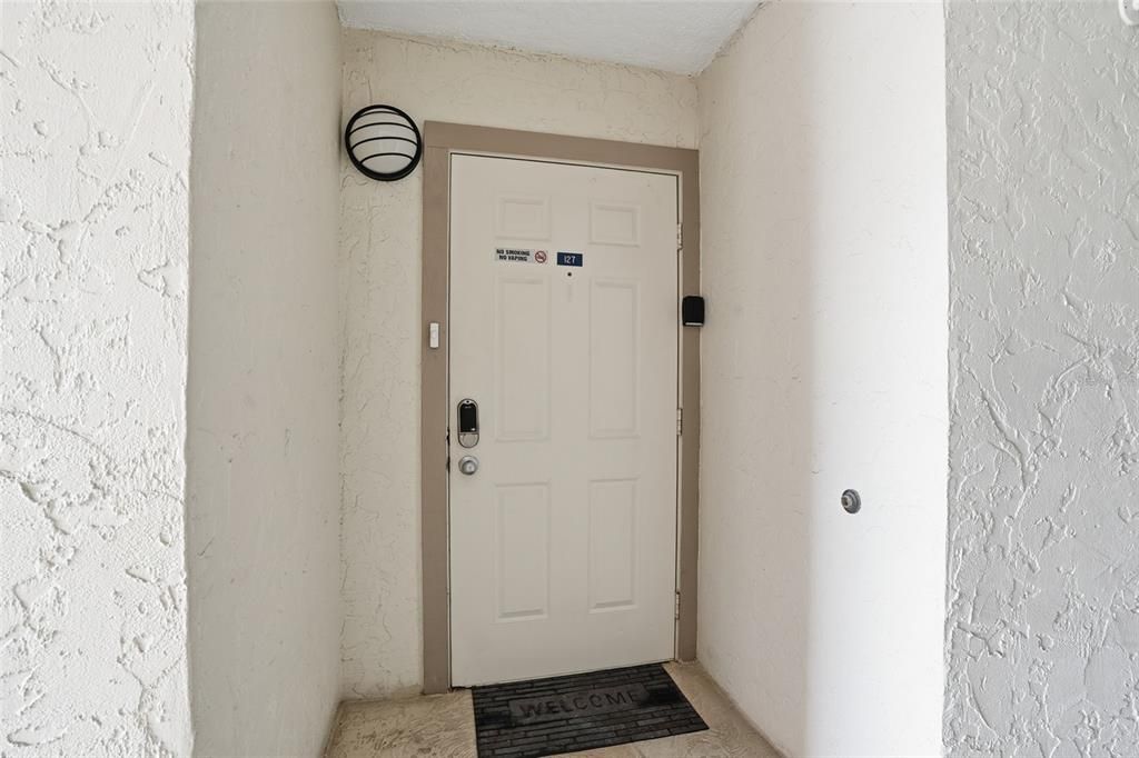For Sale: $165,000 (1 beds, 1 baths, 593 Square Feet)