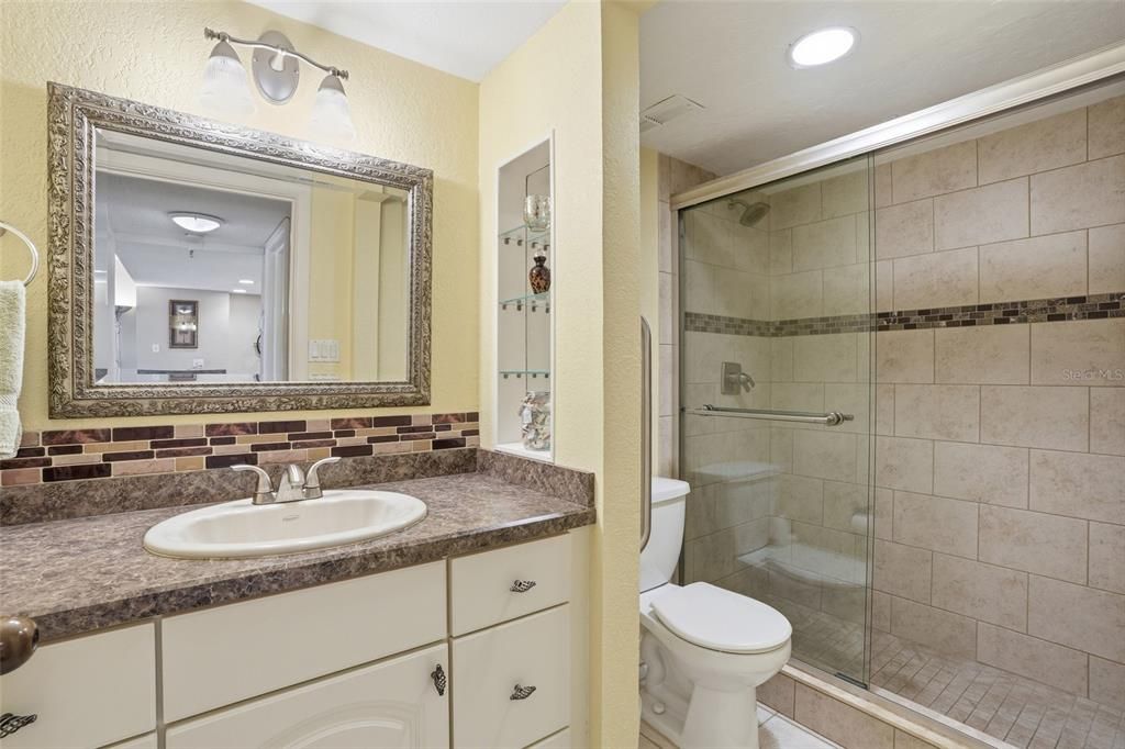 For Sale: $165,000 (1 beds, 1 baths, 593 Square Feet)