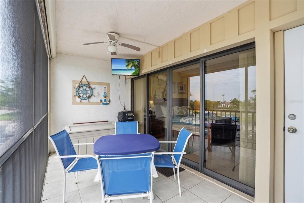 For Sale: $165,000 (1 beds, 1 baths, 593 Square Feet)