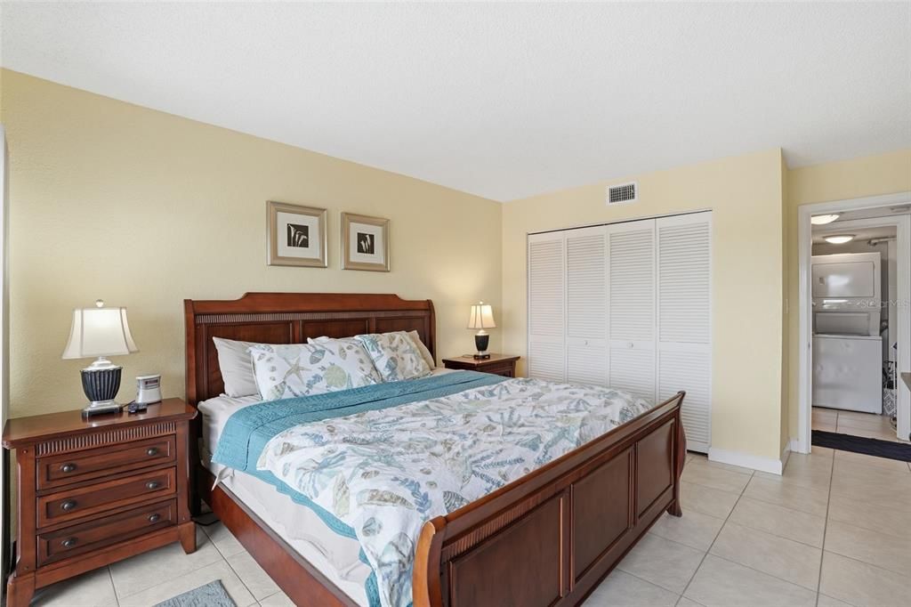 For Sale: $165,000 (1 beds, 1 baths, 593 Square Feet)