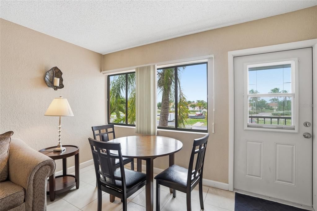 For Sale: $165,000 (1 beds, 1 baths, 593 Square Feet)