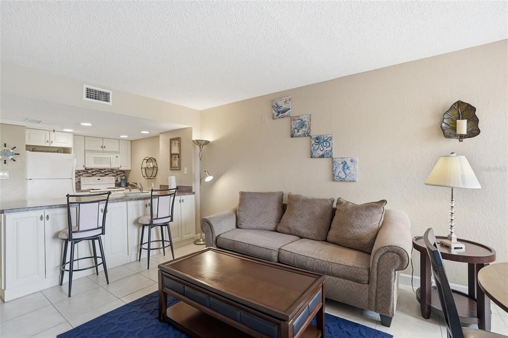 For Sale: $165,000 (1 beds, 1 baths, 593 Square Feet)
