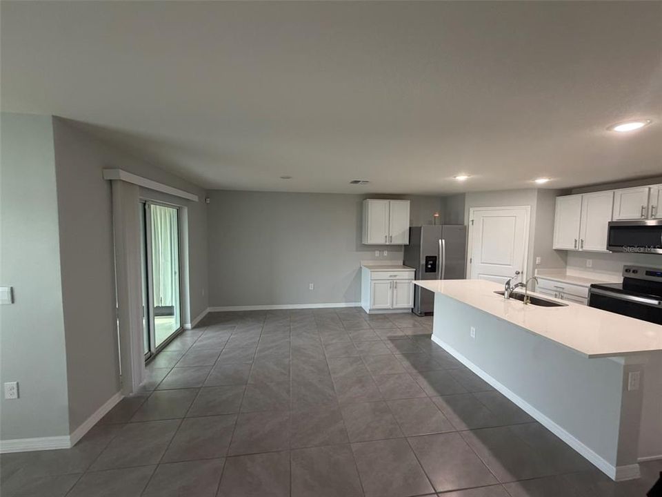 В аренду: $2,500 (4 спален, 2 ванн, 1828 Квадратных фут)
