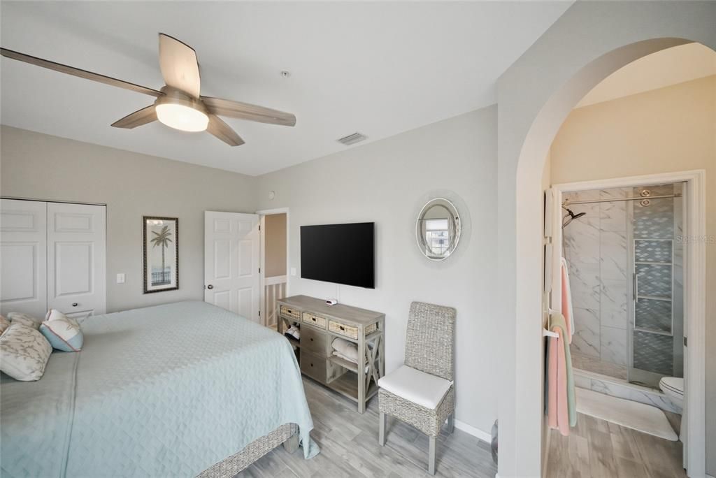For Sale: $1,225,000 (3 beds, 2 baths, 1524 Square Feet)