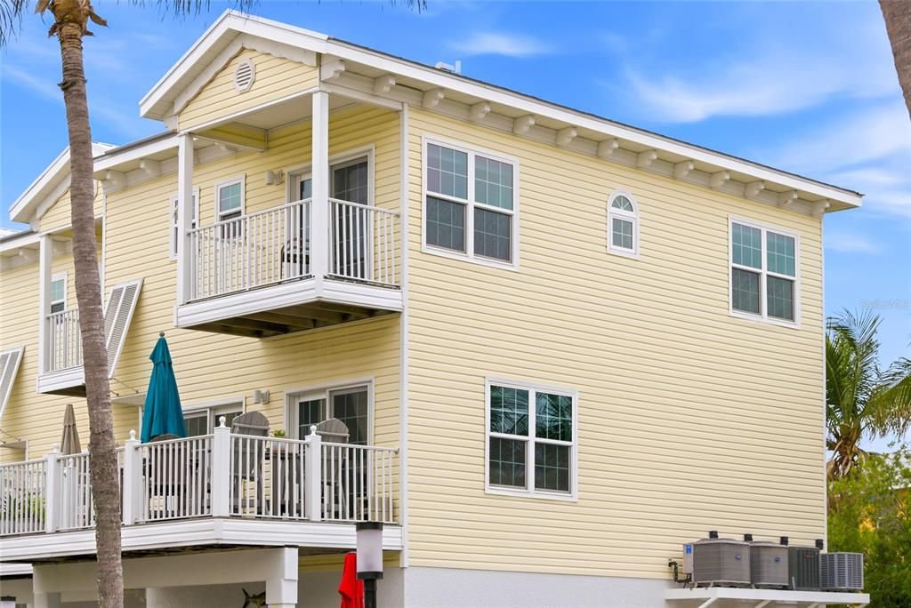 For Sale: $1,225,000 (3 beds, 2 baths, 1524 Square Feet)