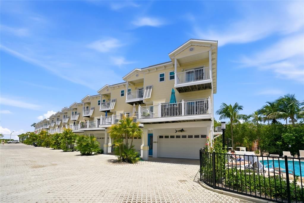For Sale: $1,225,000 (3 beds, 2 baths, 1524 Square Feet)