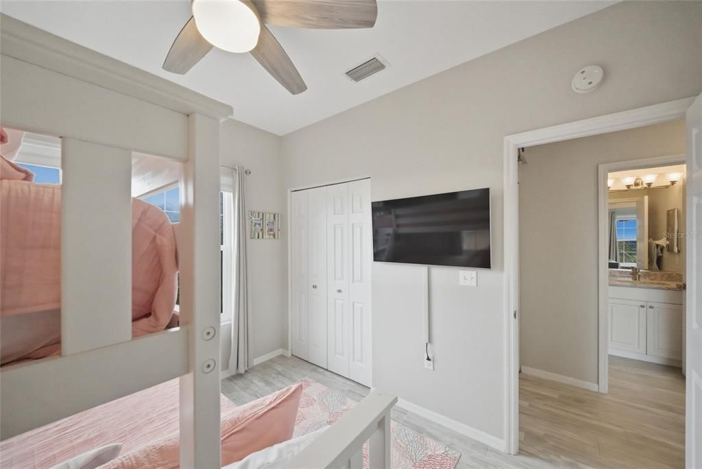 For Sale: $1,225,000 (3 beds, 2 baths, 1524 Square Feet)