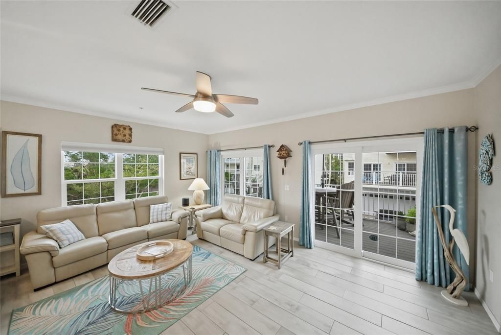 For Sale: $1,225,000 (3 beds, 2 baths, 1524 Square Feet)