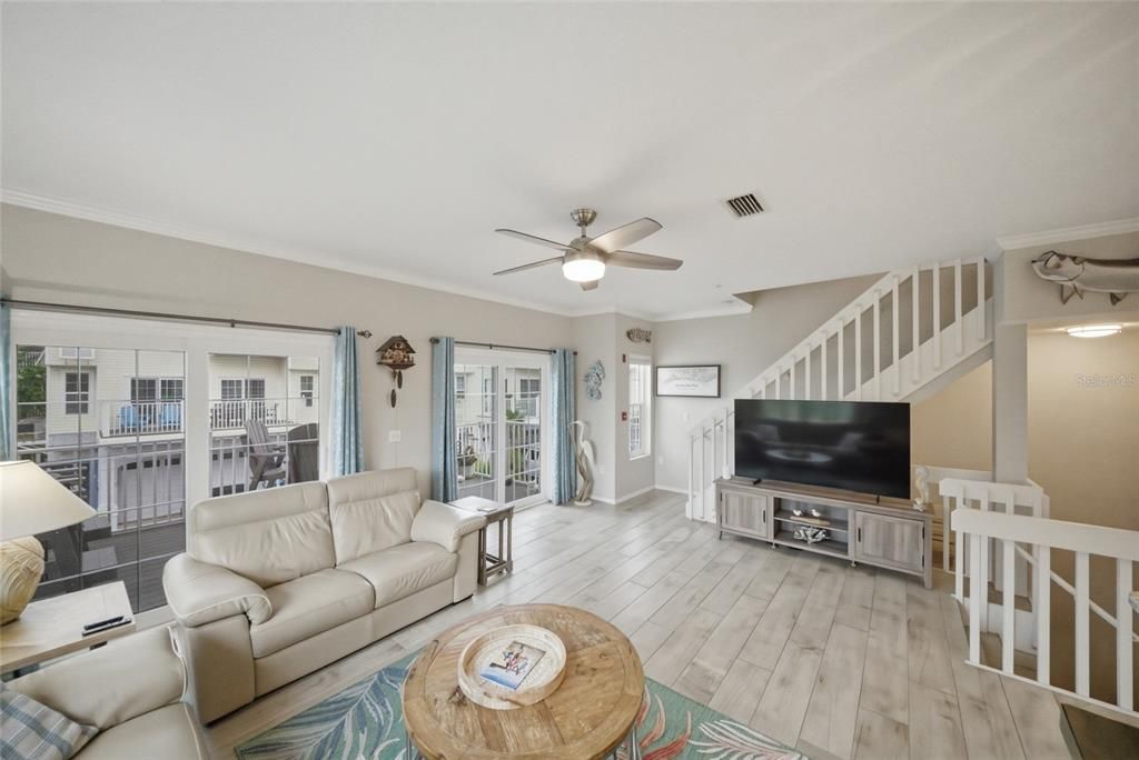 For Sale: $1,225,000 (3 beds, 2 baths, 1524 Square Feet)