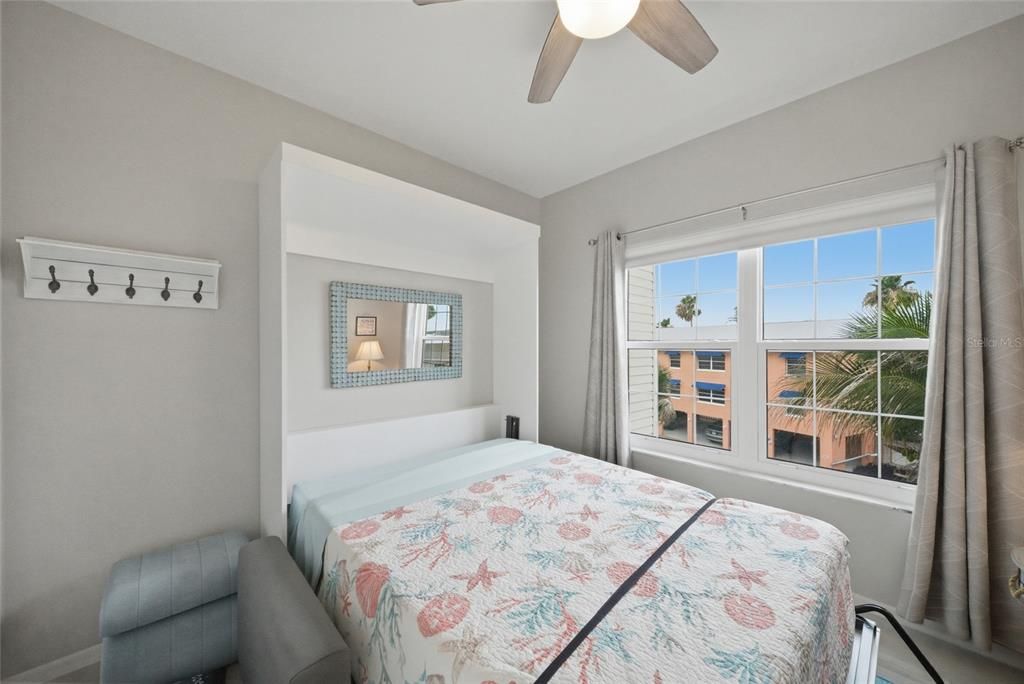 For Sale: $1,225,000 (3 beds, 2 baths, 1524 Square Feet)