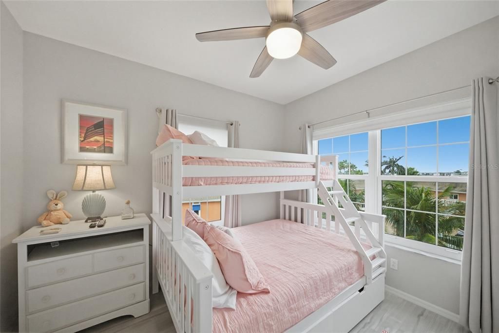 For Sale: $1,225,000 (3 beds, 2 baths, 1524 Square Feet)