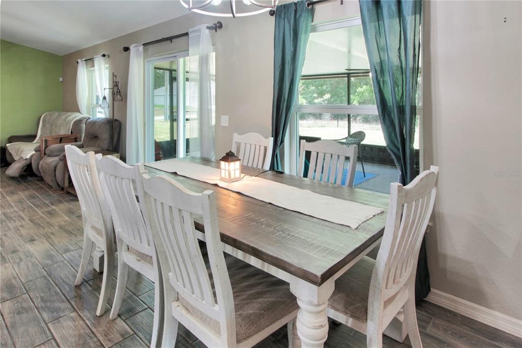 En Venta: $269,900 (4 camas, 2 baños, 1752 Pies cuadrados)