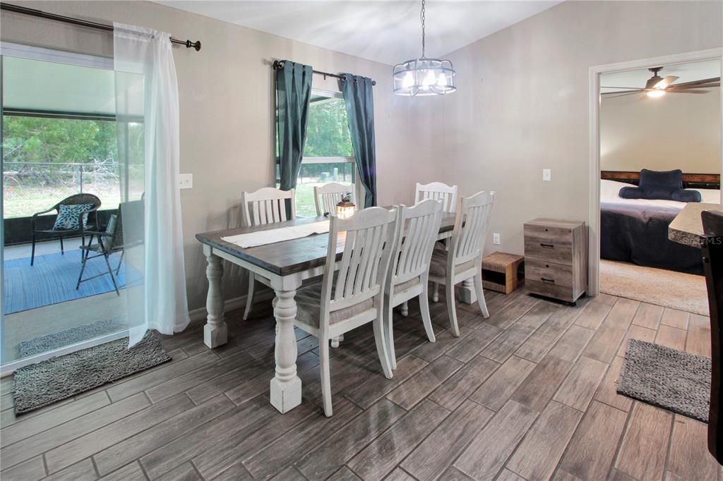 En Venta: $269,900 (4 camas, 2 baños, 1752 Pies cuadrados)