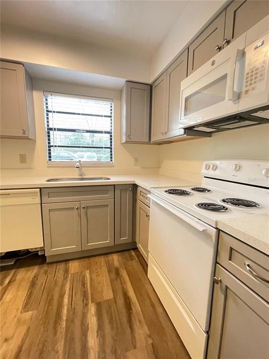 For Rent: $1,175 (2 beds, 1 baths, 930 Square Feet)