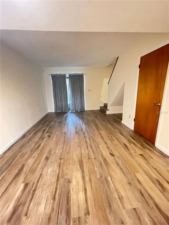 For Rent: $1,175 (2 beds, 1 baths, 930 Square Feet)