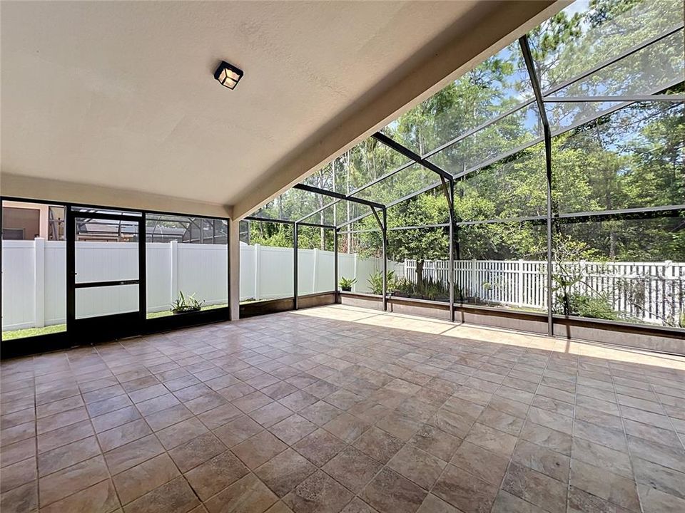 En Venta: $460,000 (4 camas, 2 baños, 1991 Pies cuadrados)