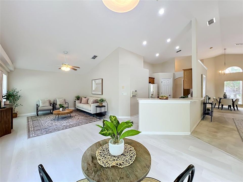 En Venta: $460,000 (4 camas, 2 baños, 1991 Pies cuadrados)