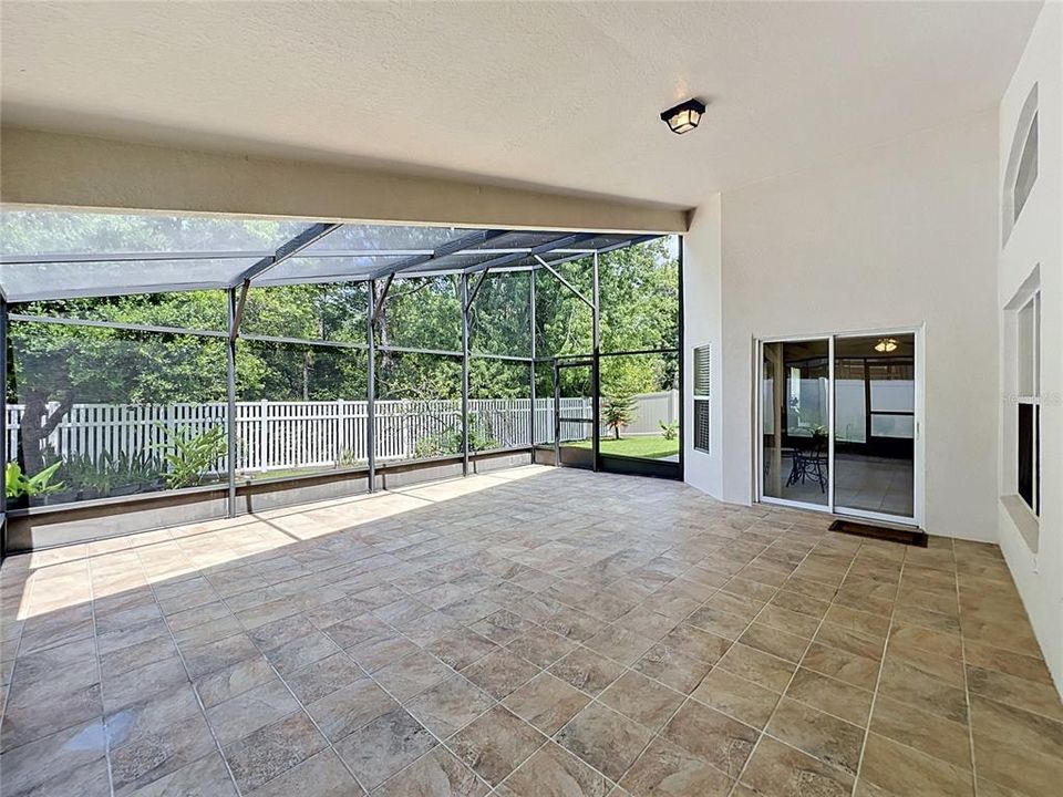 En Venta: $460,000 (4 camas, 2 baños, 1991 Pies cuadrados)