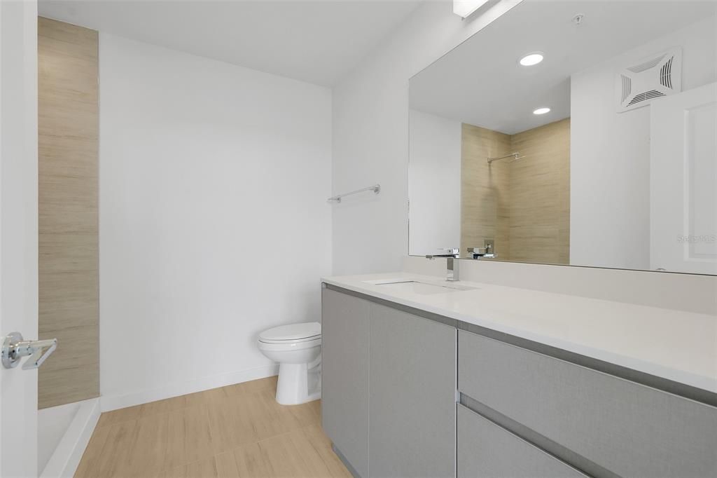 На продажу: $325,000 (2 спален, 2 ванн, 1023 Квадратных фут)