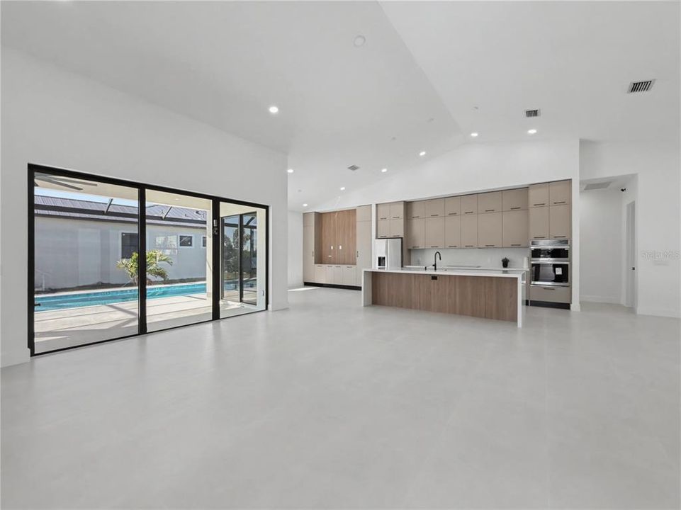 На продажу: $725,000 (4 спален, 4 ванн, 2436 Квадратных фут)