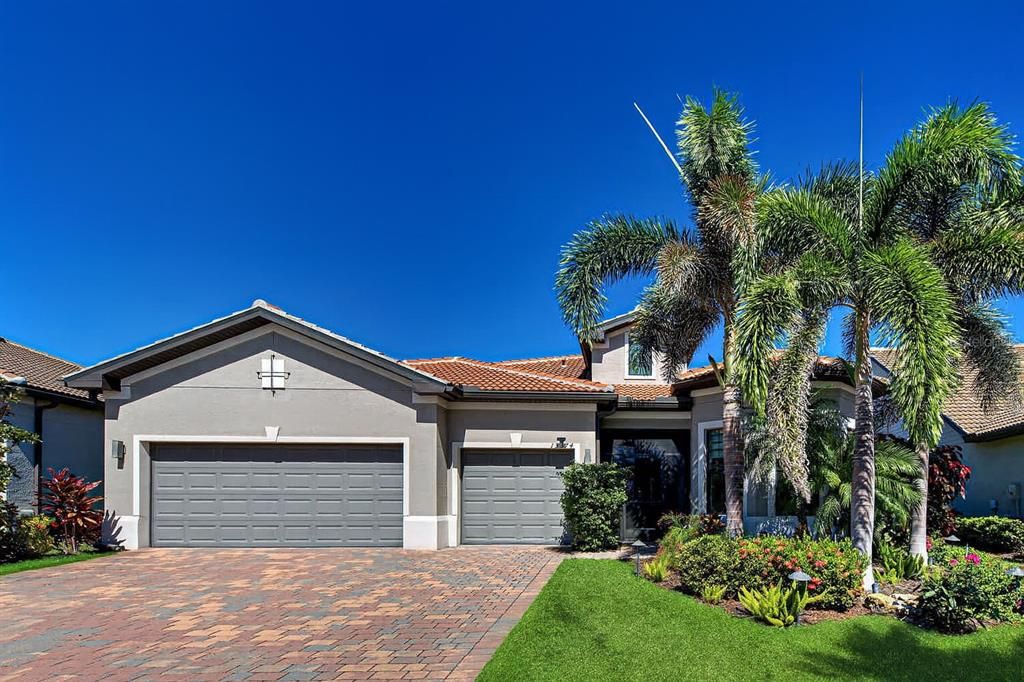 For Sale: $935,000 (3 beds, 3 baths, 2855 Square Feet)