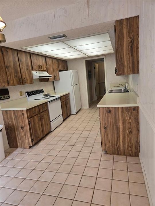 На продажу: $274,900 (3 спален, 3 ванн, 1800 Квадратных фут)
