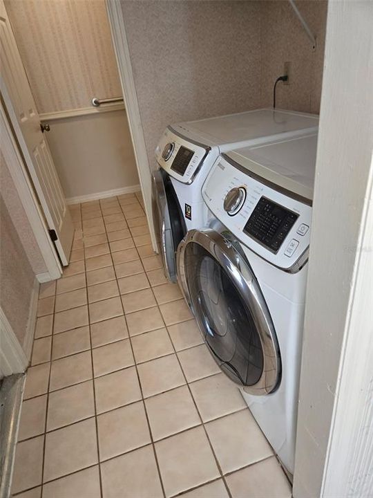 На продажу: $274,900 (3 спален, 3 ванн, 1800 Квадратных фут)