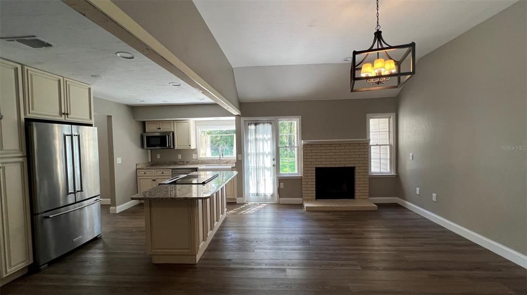 For Rent: $2,500 (3 beds, 2 baths, 1478 Square Feet)