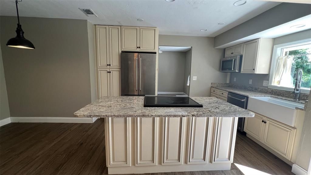 For Rent: $2,500 (3 beds, 2 baths, 1478 Square Feet)