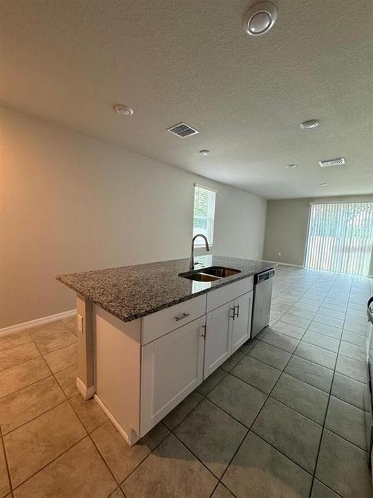 For Rent: $1,750 (3 beds, 2 baths, 1269 Square Feet)