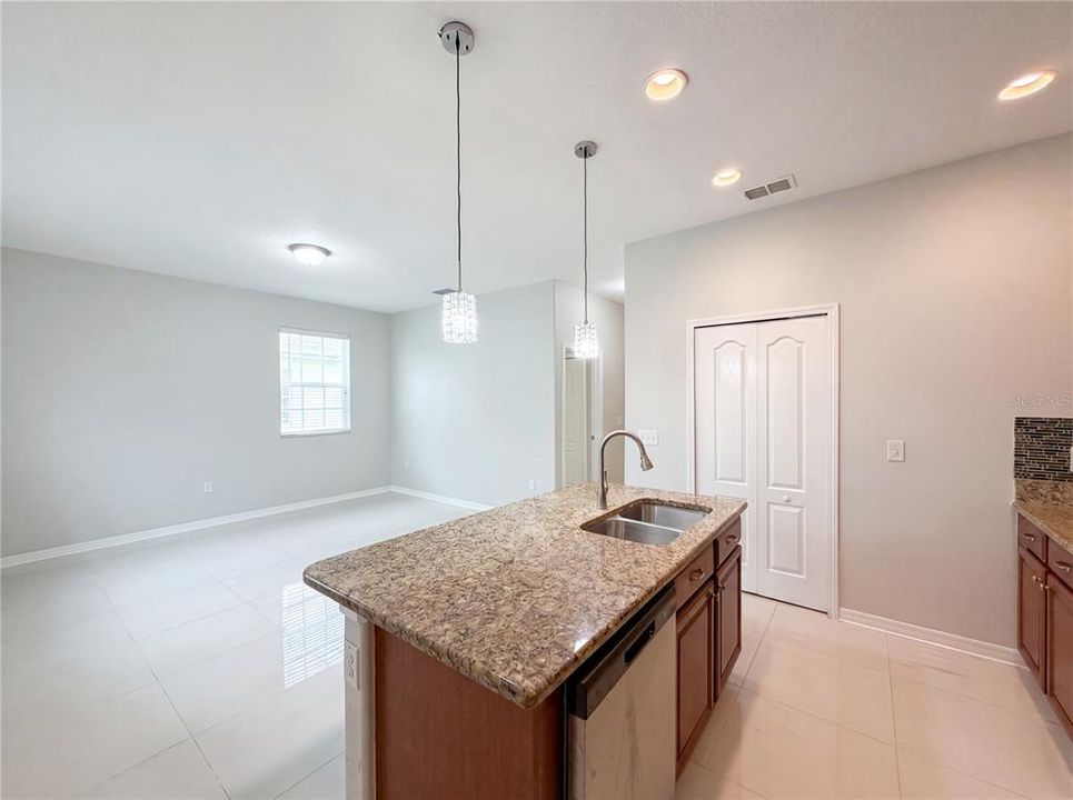 For Sale: $290,000 (3 beds, 2 baths, 1717 Square Feet)