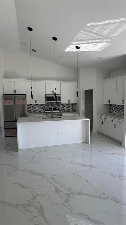 В аренду: $2,300 (4 спален, 2 ванн, 1860 Квадратных фут)