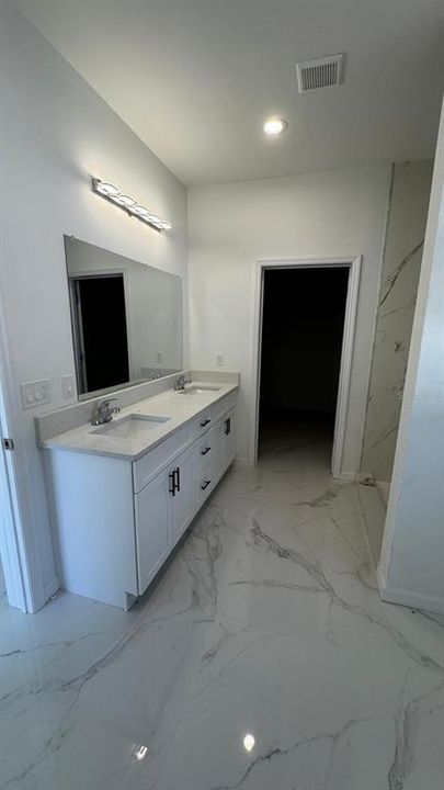 В аренду: $2,300 (4 спален, 2 ванн, 1860 Квадратных фут)