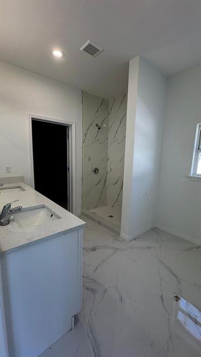 В аренду: $2,300 (4 спален, 2 ванн, 1860 Квадратных фут)