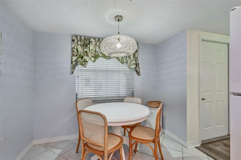 En Venta: $163,000 (2 camas, 2 baños, 1042 Pies cuadrados)