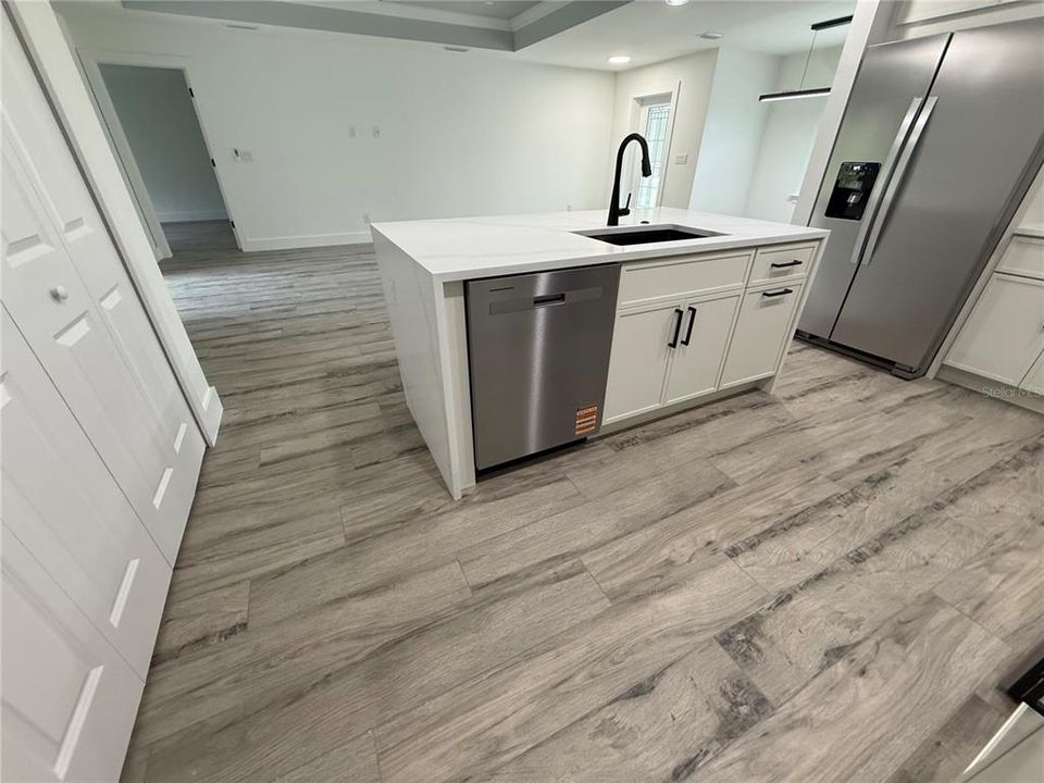 На продажу: $399,000 (4 спален, 2 ванн, 1803 Квадратных фут)