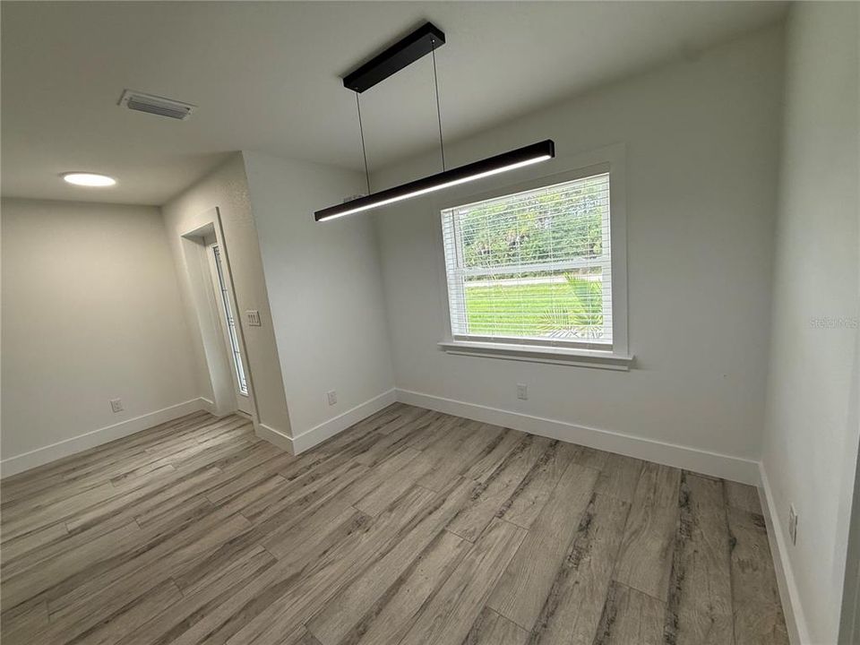 На продажу: $399,000 (4 спален, 2 ванн, 1803 Квадратных фут)