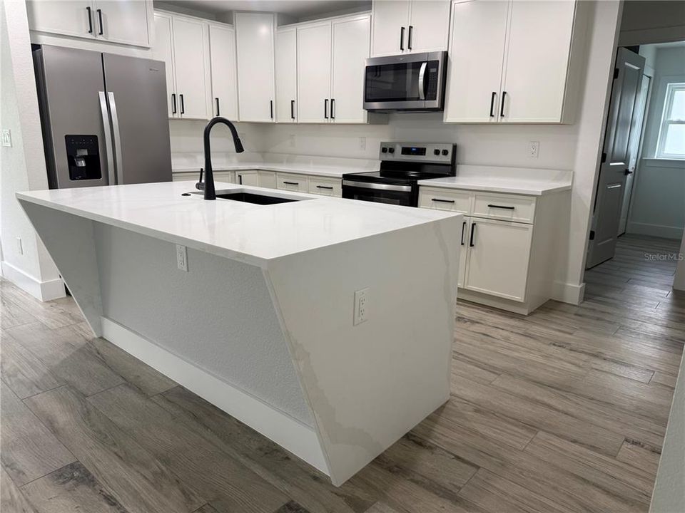 На продажу: $399,000 (4 спален, 2 ванн, 1803 Квадратных фут)
