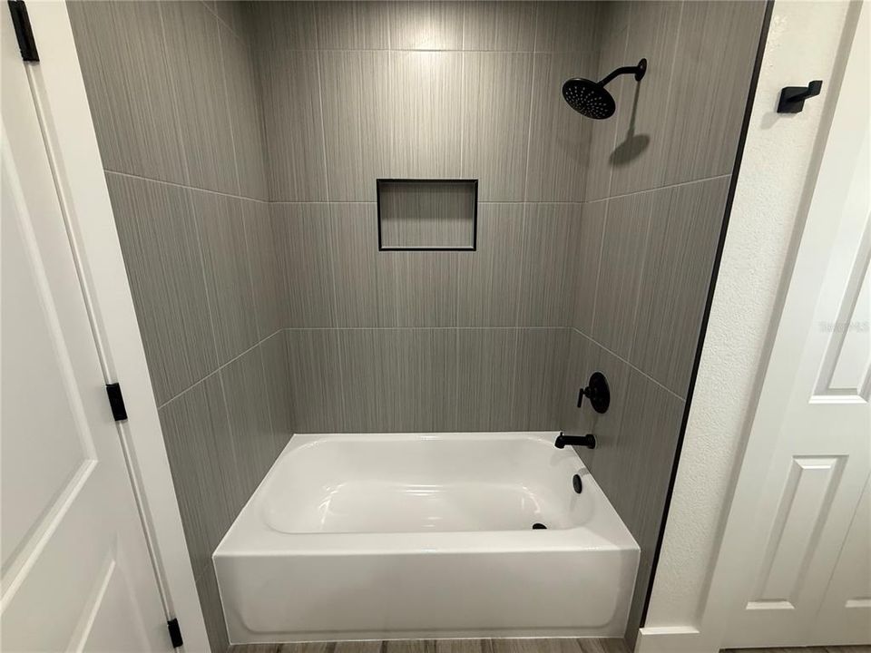 На продажу: $399,000 (4 спален, 2 ванн, 1803 Квадратных фут)