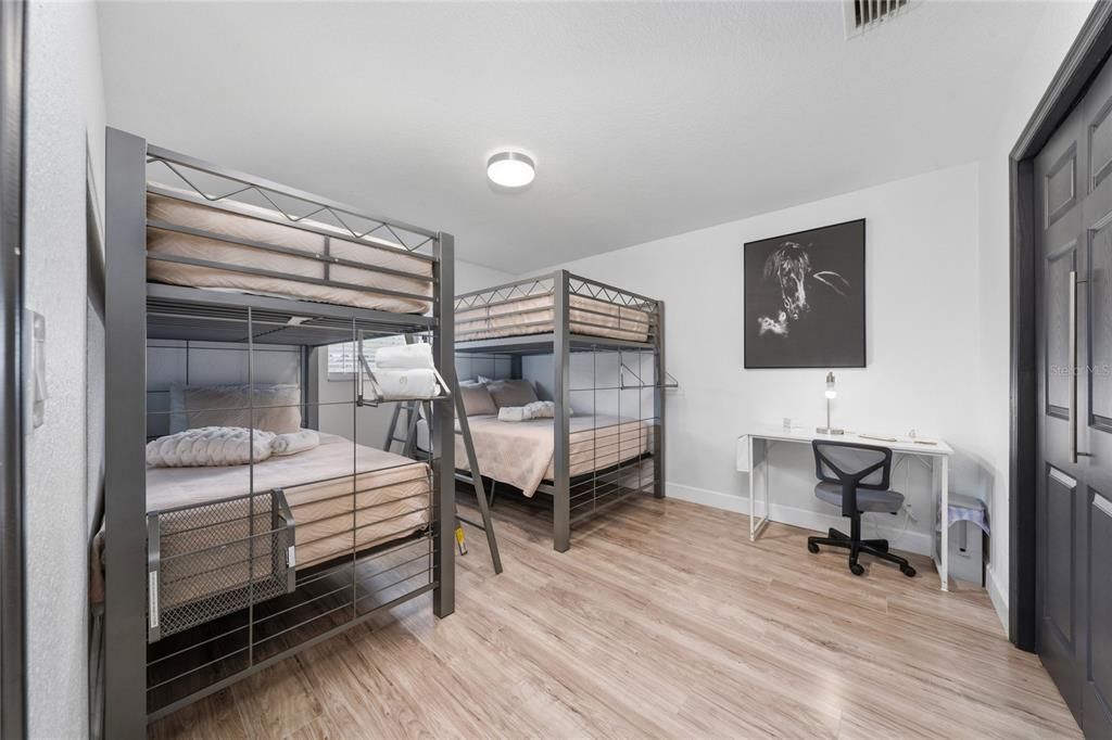 For Sale: $890,000 (5 beds, 3 baths, 2787 Square Feet)