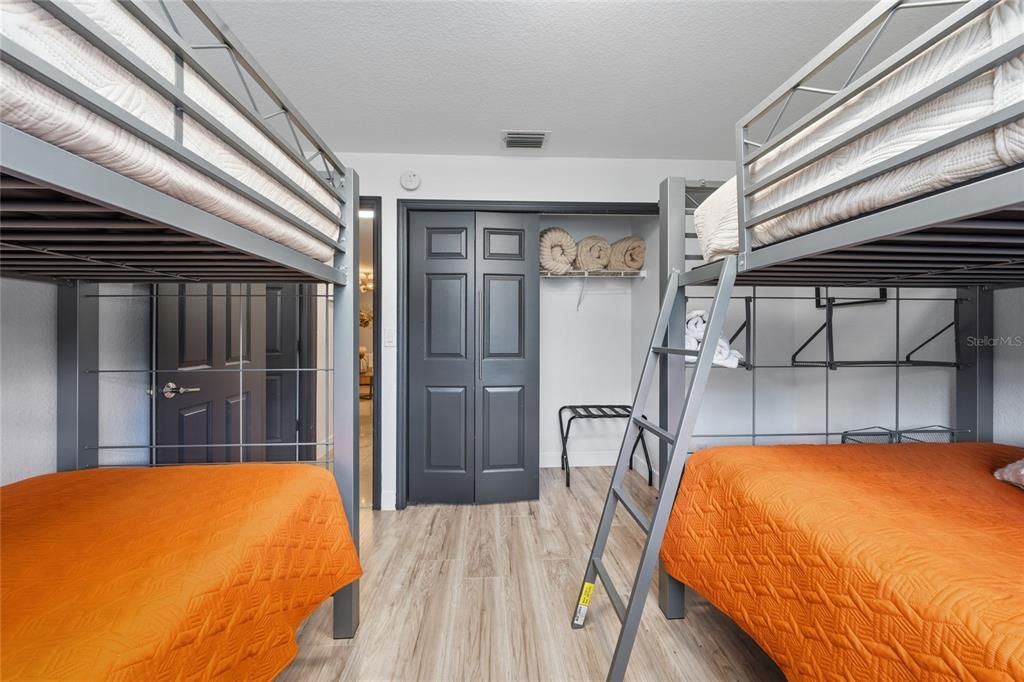 For Sale: $890,000 (5 beds, 3 baths, 2787 Square Feet)
