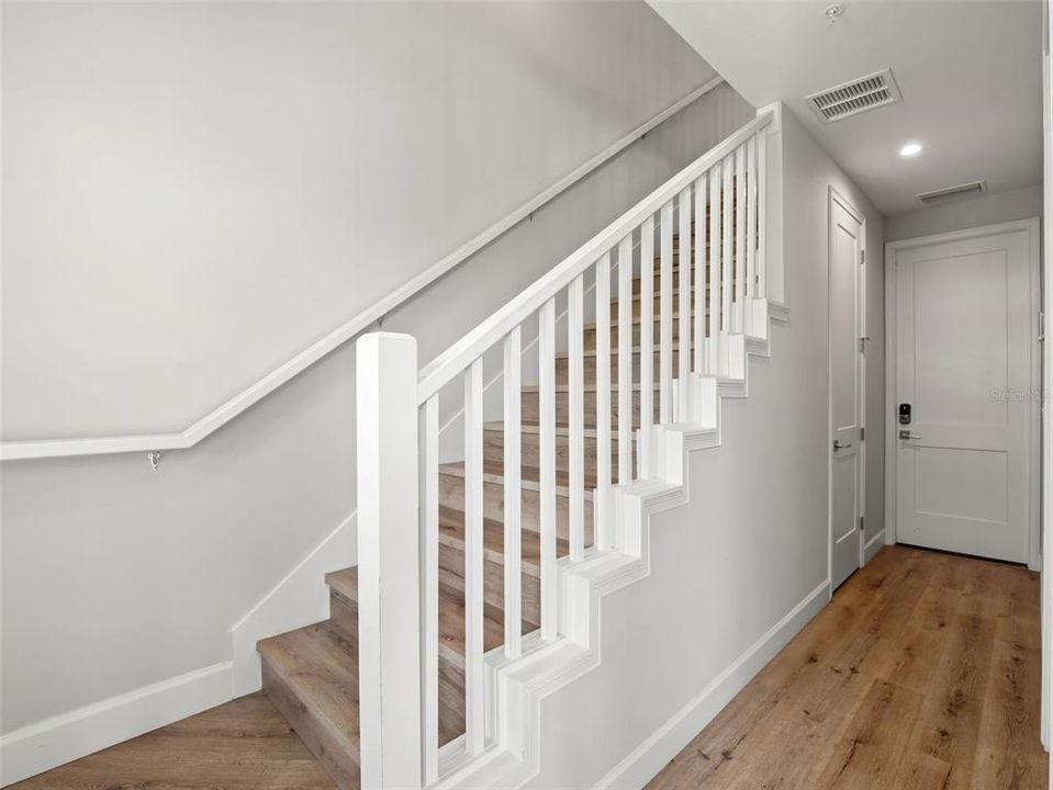 En Venta: $560,000 (3 camas, 3 baños, 1937 Pies cuadrados)