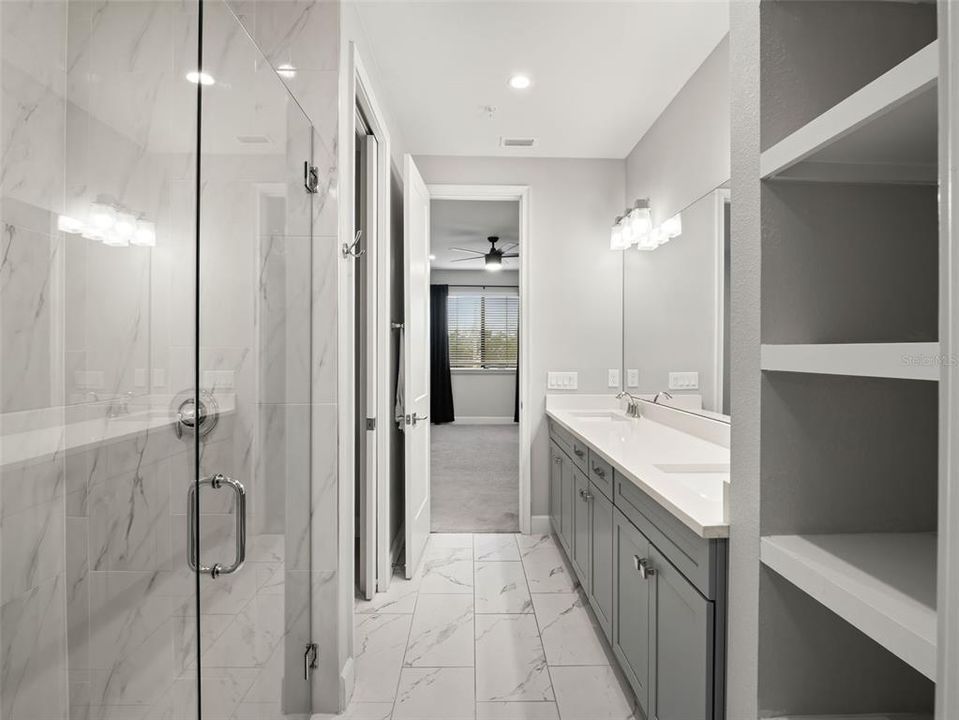 En Venta: $560,000 (3 camas, 3 baños, 1937 Pies cuadrados)