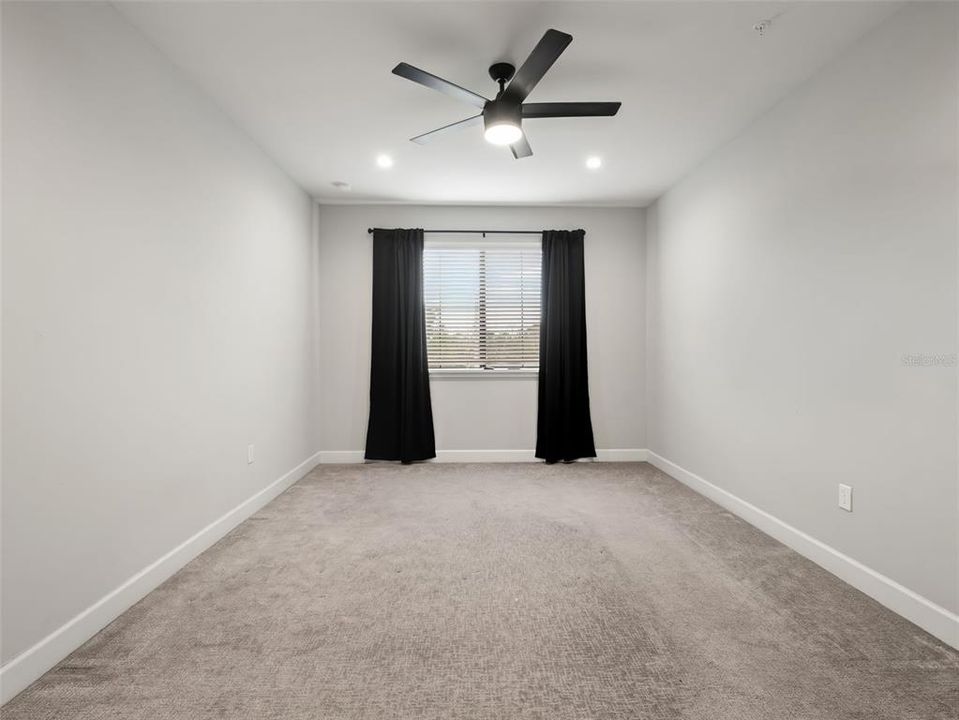 En Venta: $560,000 (3 camas, 3 baños, 1937 Pies cuadrados)