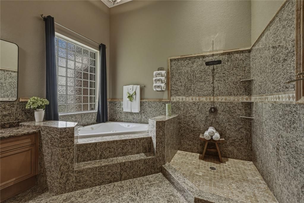 En Venta: $1,125,000 (6 camas, 4 baños, 5481 Pies cuadrados)