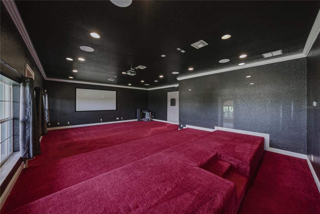 En Venta: $1,125,000 (6 camas, 4 baños, 5481 Pies cuadrados)