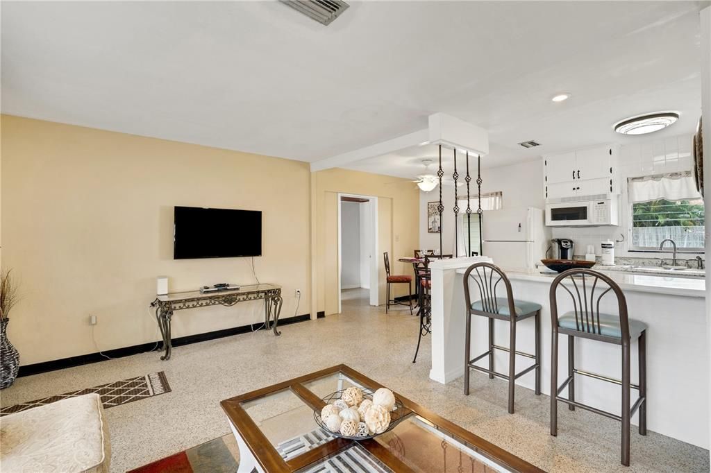 For Sale: $264,900 (3 beds, 2 baths, 1068 Square Feet)