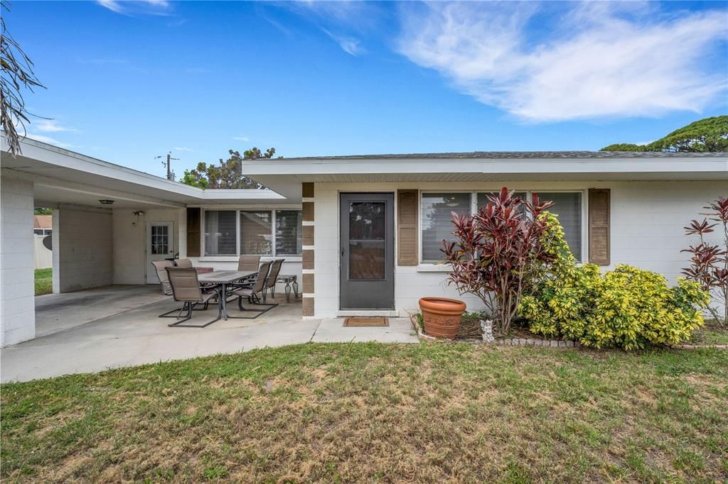 For Sale: $264,900 (3 beds, 2 baths, 1068 Square Feet)