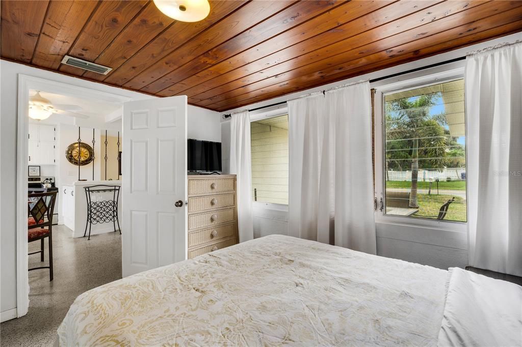 For Sale: $264,900 (3 beds, 2 baths, 1068 Square Feet)